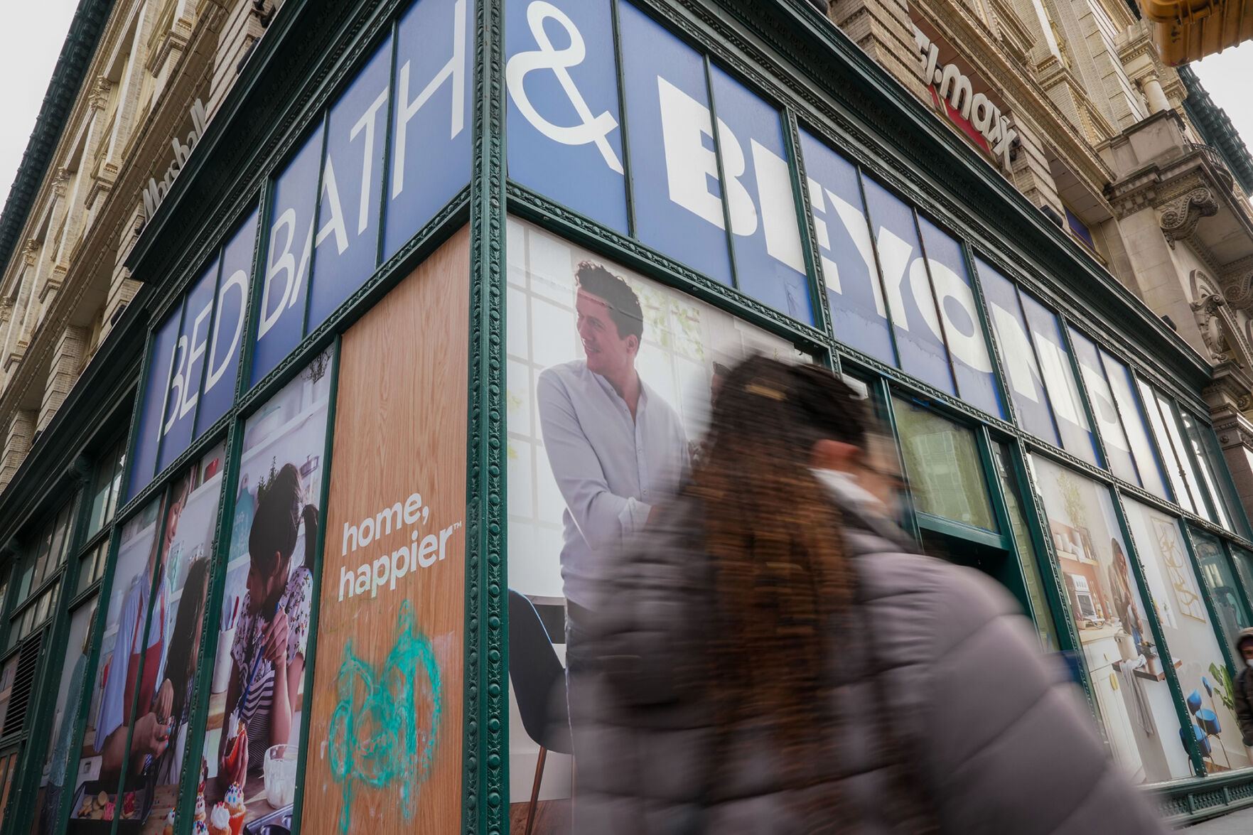 Bed Bath & Beyond gets $120 million lifeline to help it stock near-empty shelves